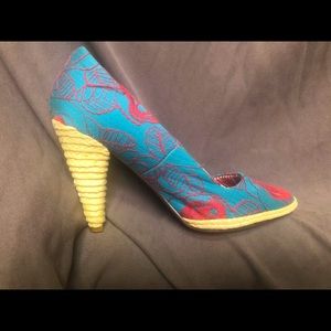 Size 7 Naughty Monkey espadrille pumps.